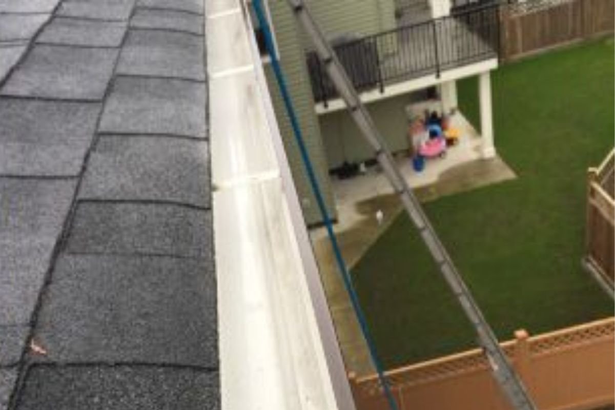 gutter cleaning services in Melbourne - Green 1 (4)